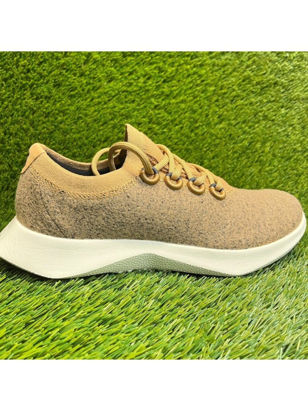 Allbirds Wool Dasher Mizzle Womens Size 10 Beige Athletic Running Shoes Sneakers